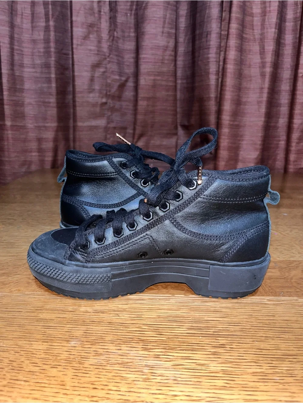 Adidas Women’s Nizza Trek Size 6.5  Leather Black/Gold |HQ7103|